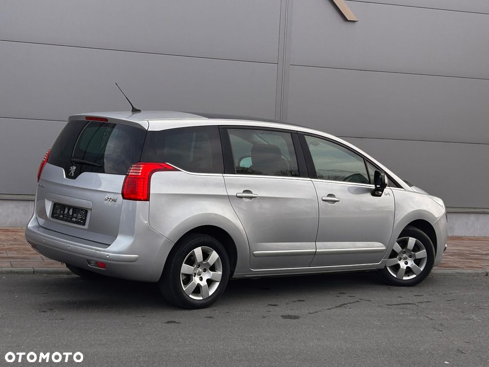 Peugeot 5008 HDI FAP 150 Family Plus - 21