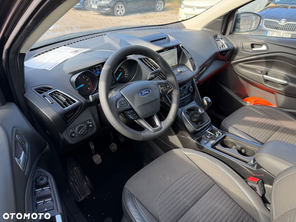 Ford Kuga 1.5 EcoBoost 2x4 Titanium - 36