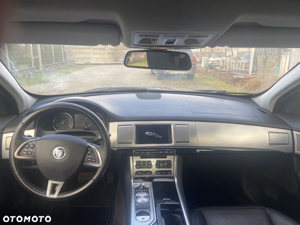 Jaguar XF 2.2 D Luxury - 10