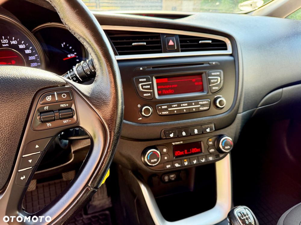 Kia Ceed 1.6 CRDi 136 ISG Vision - 14