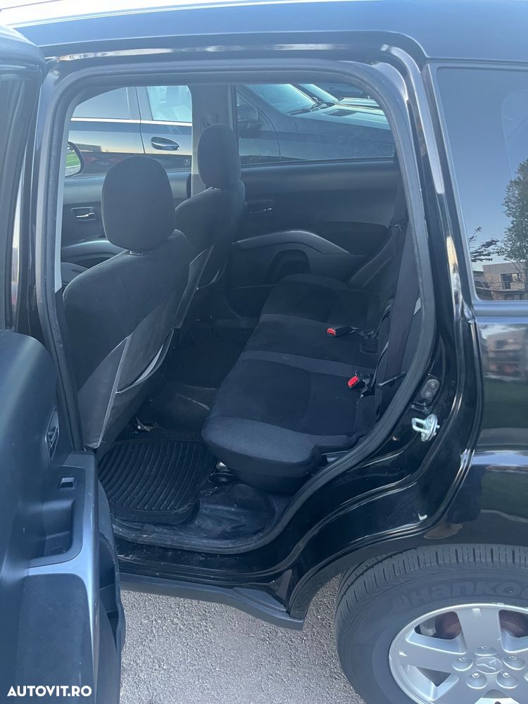 Mitsubishi Outlander - 7