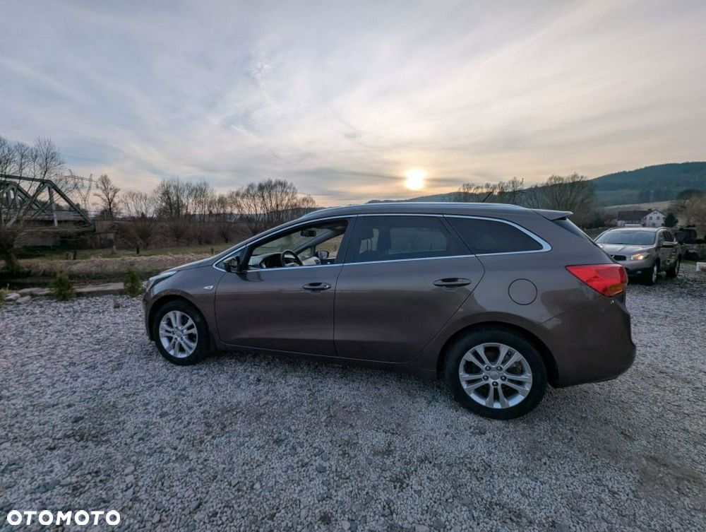 Kia Ceed - 12