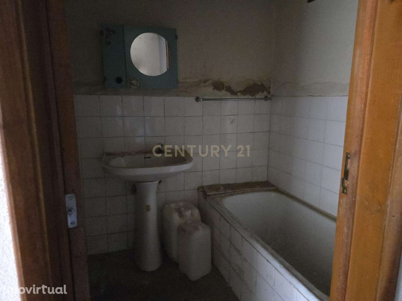 Moradias para recuperar com Enorme Potencial nos Escalos de Cima, Cast - Grande imagem: 5/18