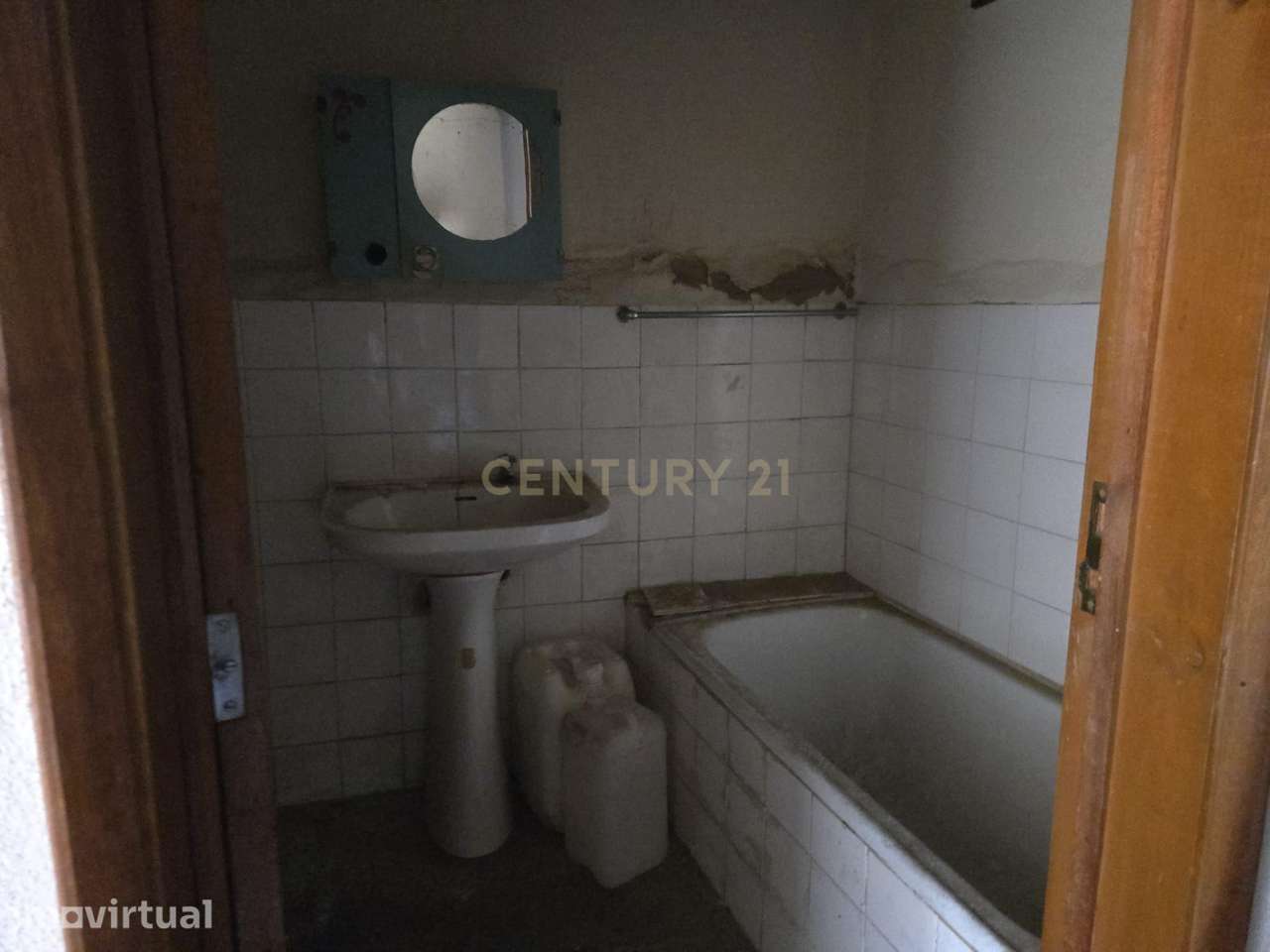 Moradias para recuperar com Enorme Potencial nos Escalos de Cima, Cast - Grande imagem: 5/18