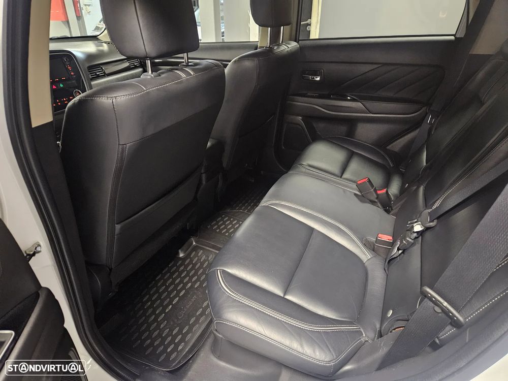Mitsubishi Outlander - 10