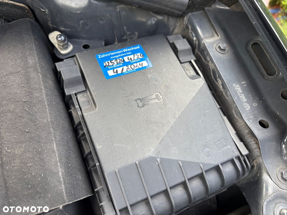 Volkswagen Golf 2.0 TDI DPF Style - 33