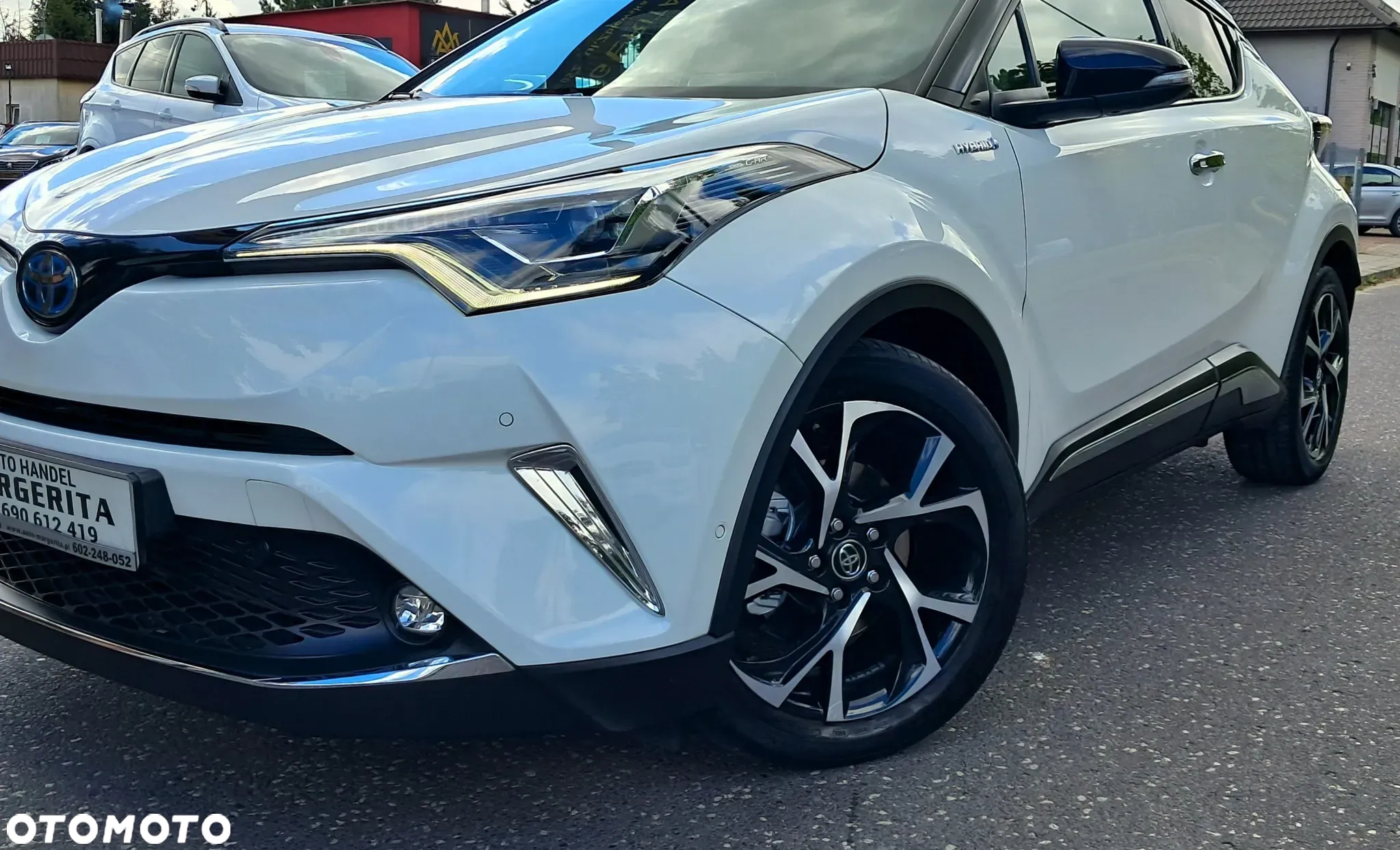 Toyota C-HR 1.8 Hybrid Neon Lime powered by JBL - 33