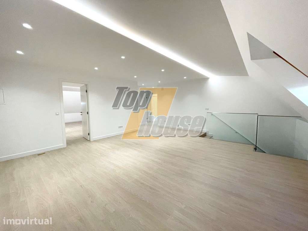 Apartamento T5 Duplex novo com parqueamento - Costa de Caparica - Grande imagem: 3/35