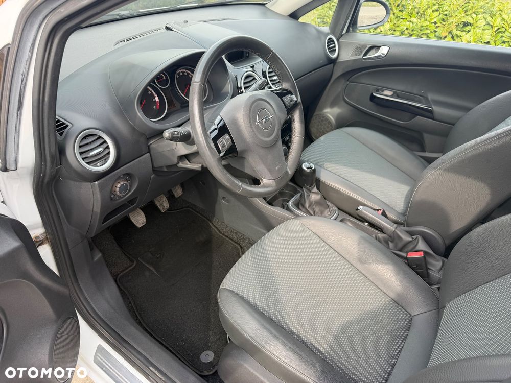 Opel Corsa 1.4 16V Cosmo - 7