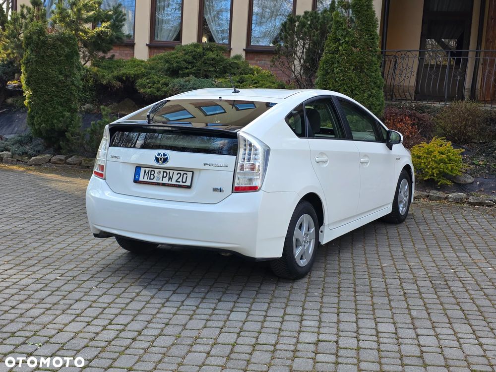 Toyota Prius (Hybrid) - 26