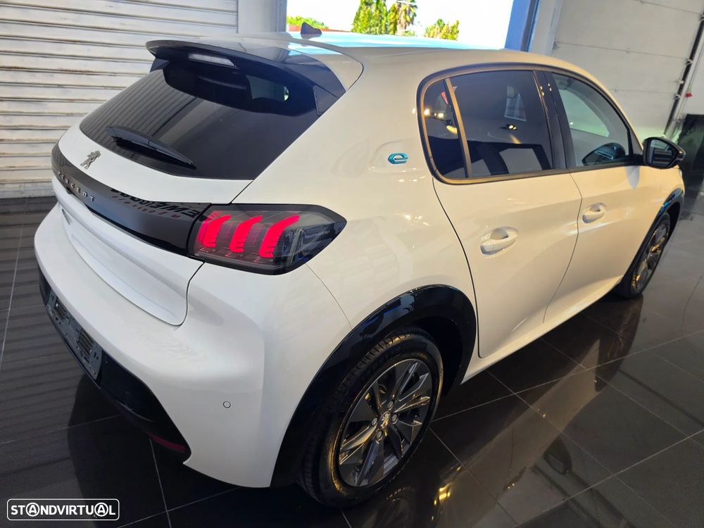 Peugeot e-208 Allure - 8