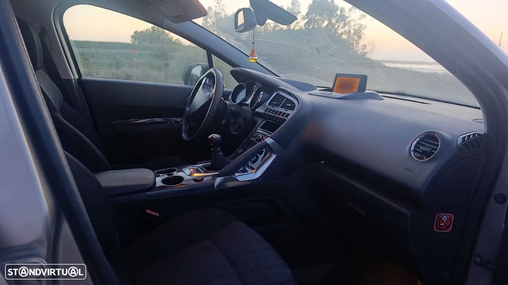 Peugeot 3008 1.6 HDi Sport — fotografia 17