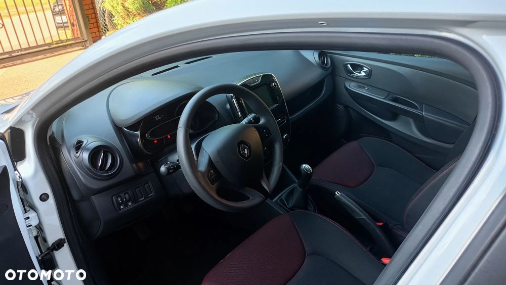 Renault Clio 1.2 16V 75 Life - 13