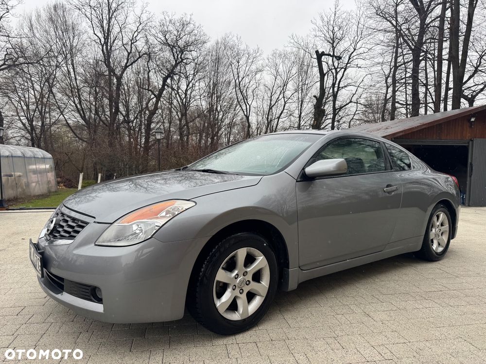 Nissan Altima - 1