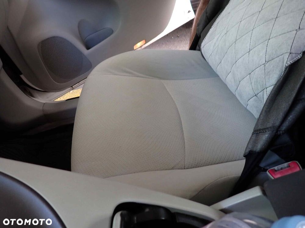 Toyota Prius 1.8 HSD Sol - 10