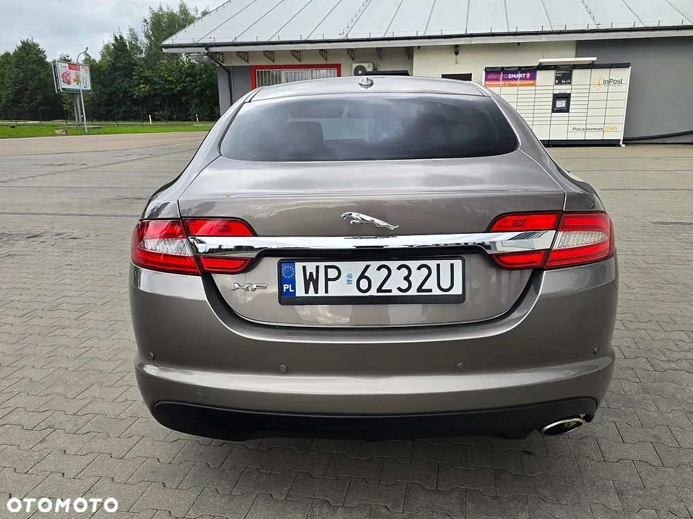 Jaguar XF 2.2 D Premium Luxury - 9