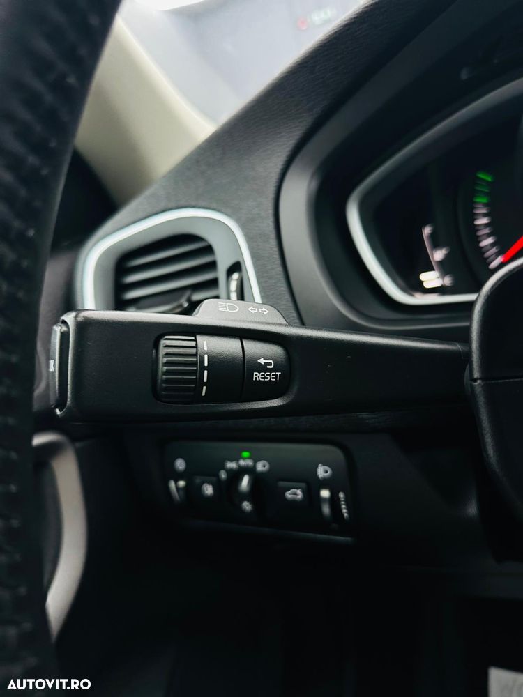 Volvo V40 D2 Kinetic - 27