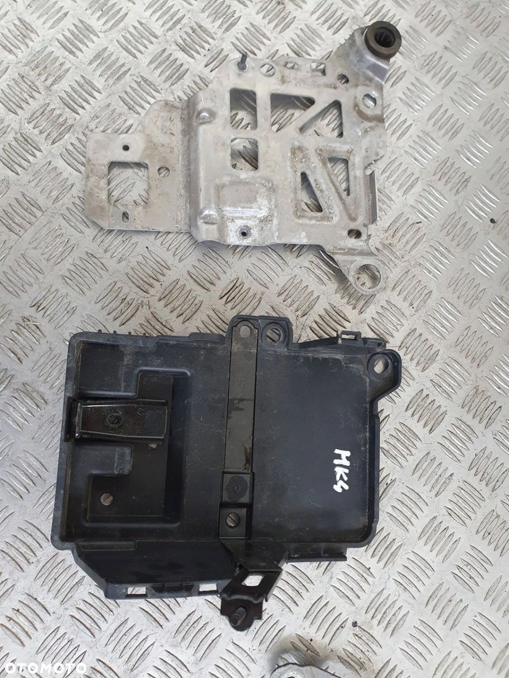 Focus MK4 18-23 1.5 ecoboost podstawa akumulatora - 1