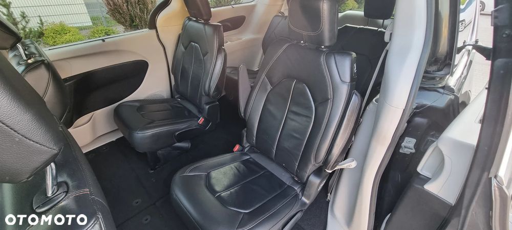 Chrysler Pacifica - 28