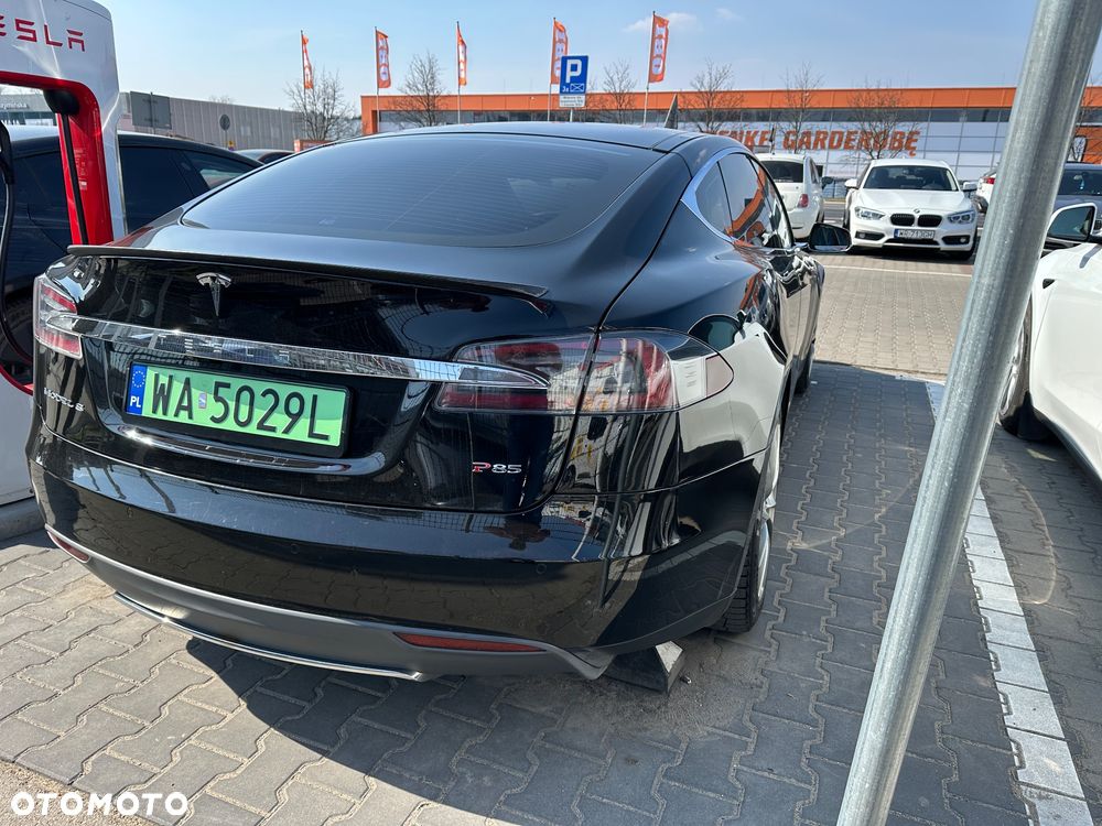 Tesla Model S - 5