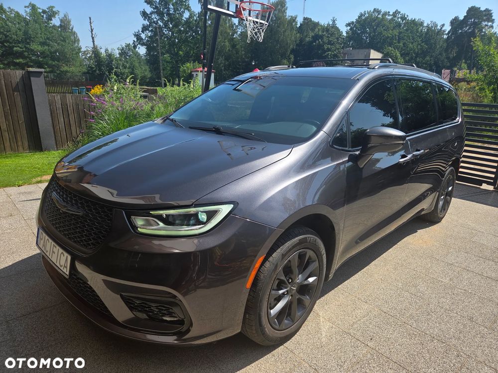 Chrysler Pacifica - 1