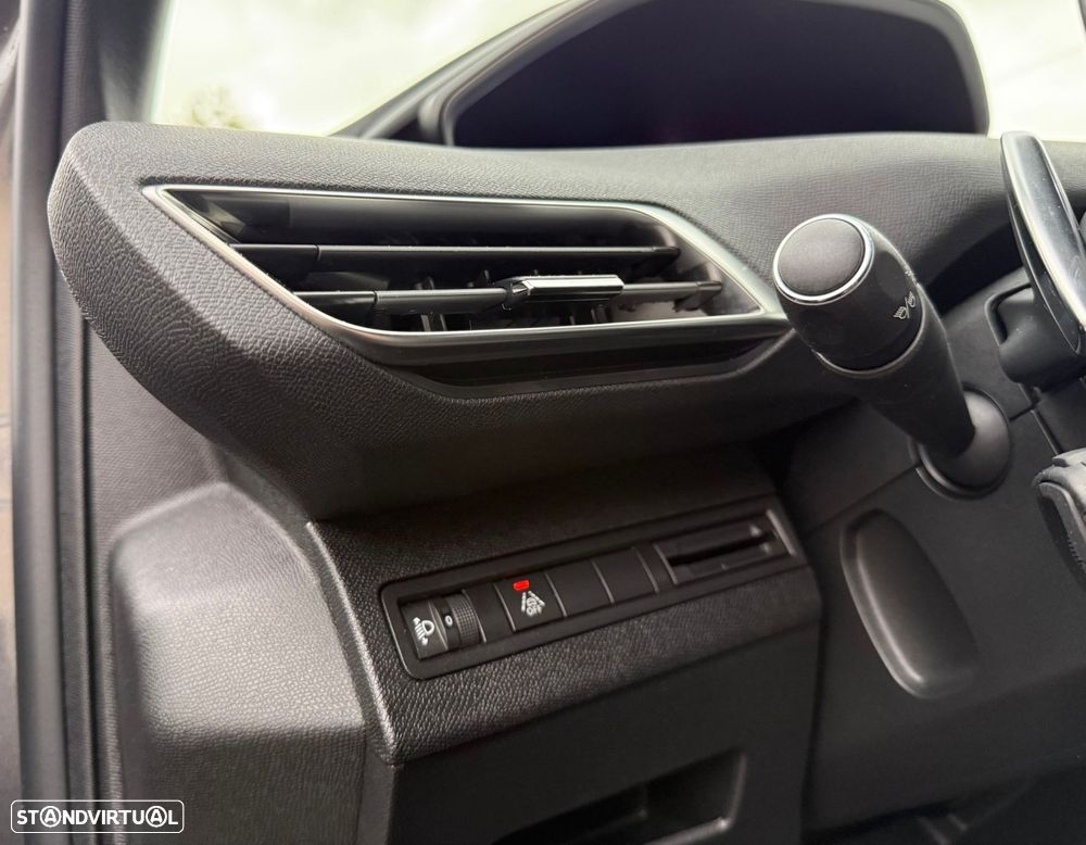 Peugeot 5008 1.5 BlueHDi Allure EAT8 - 12