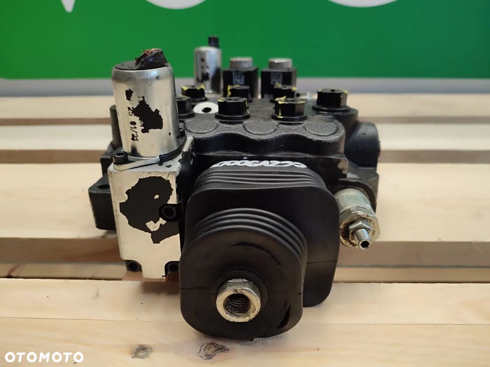 Rozdzielacz hydrauliczny 200061232114 BUCHER - 2