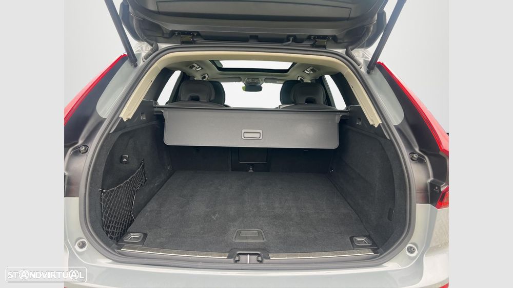 Volvo XC 60 2.0 T6 PHEV Plus Dark AWD - 15