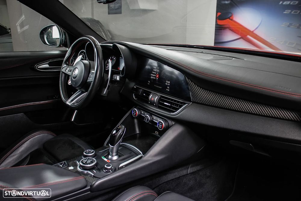 Alfa Romeo Giulia 2.9 Bi-Turbo Quadrifoglio AT8 - 25