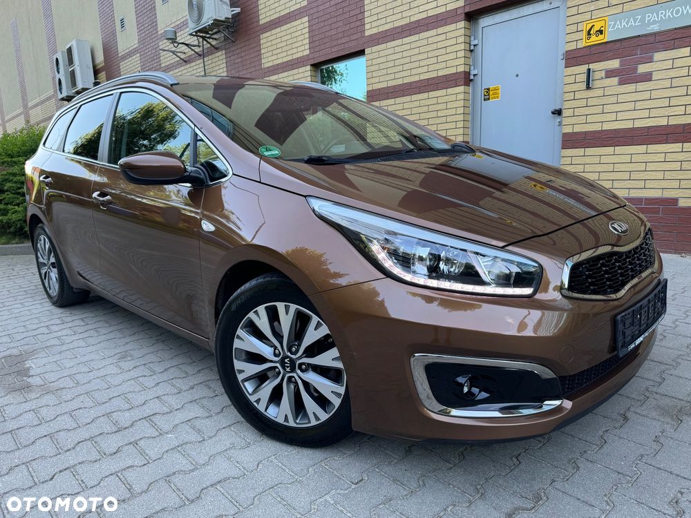 Kia Ceed 1.6 CRDi 136 ISG Dream-Team Edition - 11