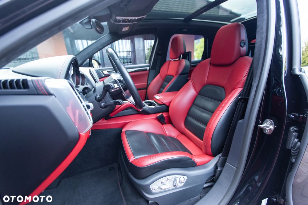 Porsche Cayenne Turbo S - 20