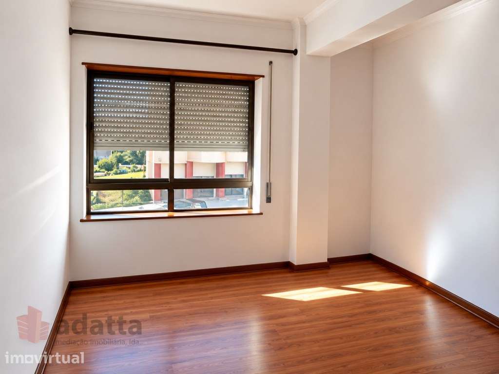 Arrenda-se T1 com Varanda e Excelente Luminosidade - Quinta de D. J... - Grande imagem: 5/12