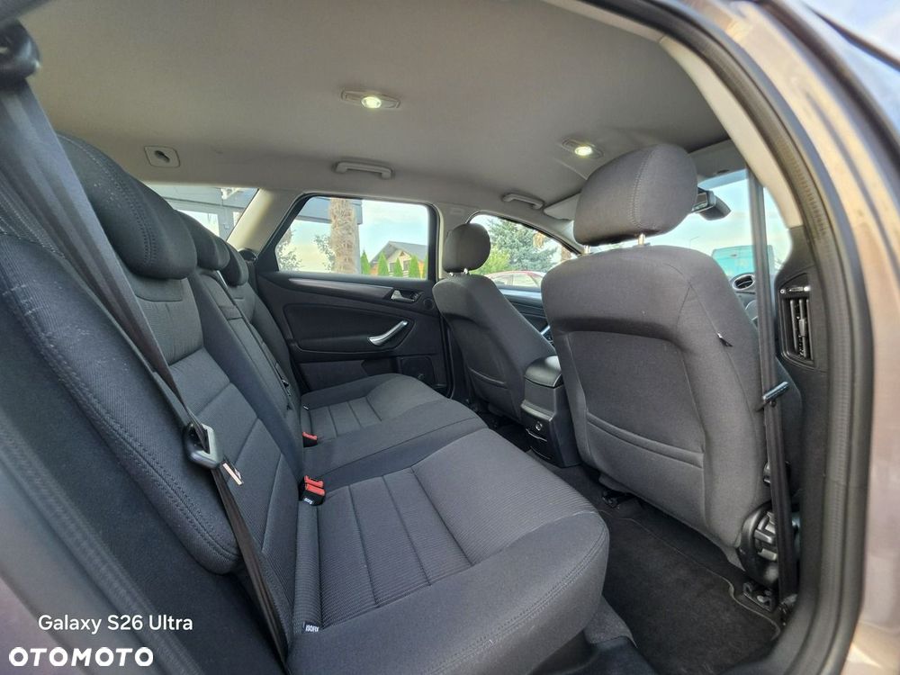 Ford Mondeo - 36