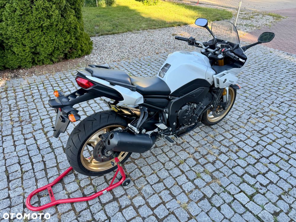Yamaha FZ8 - 11