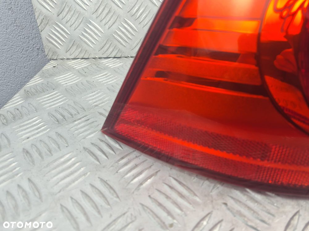 Lampa tylna strona lewa Volkswagen Golf V 4VFX13405AA - 3