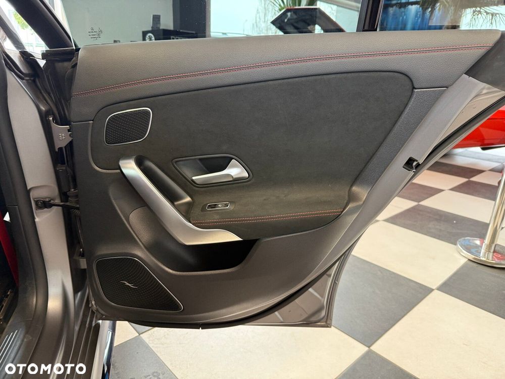 Mercedes-Benz CLA - 17