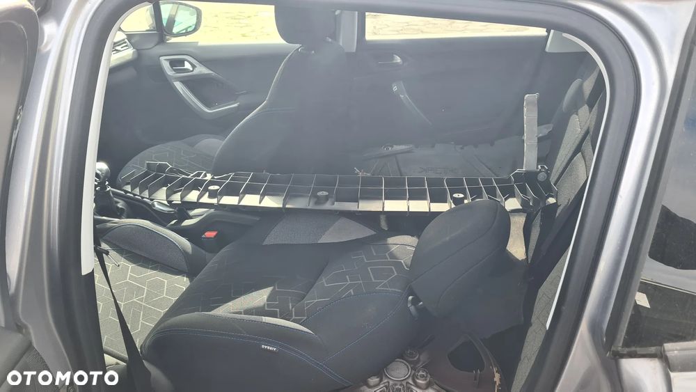 Peugeot 2008 1.2 Pure Tech GPF Style S&S - 10