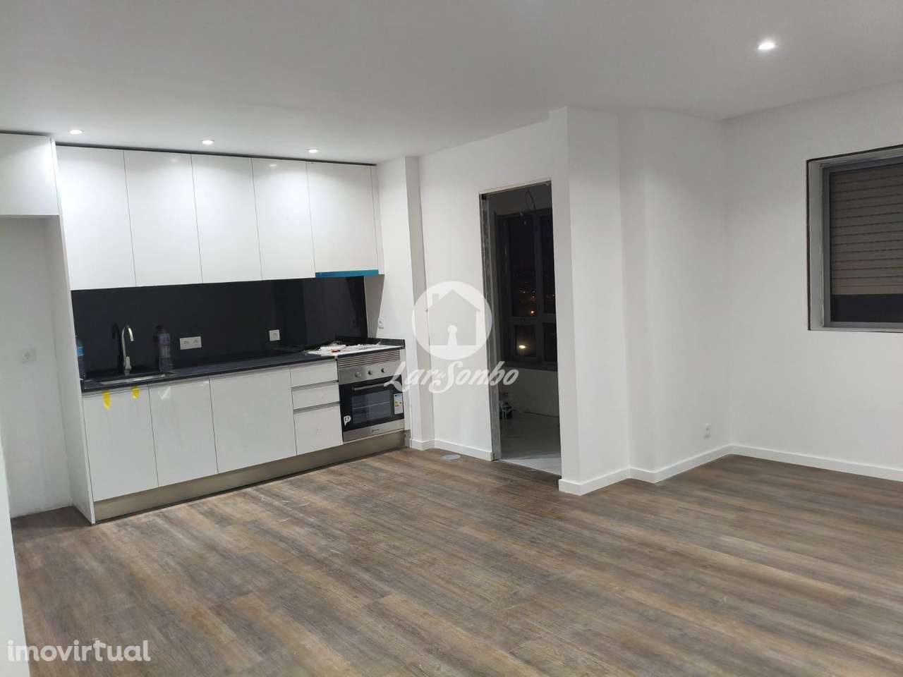 Apartamento T2, remodelado, localizado em Nogueira da Maia - Grande imagem: 2/12