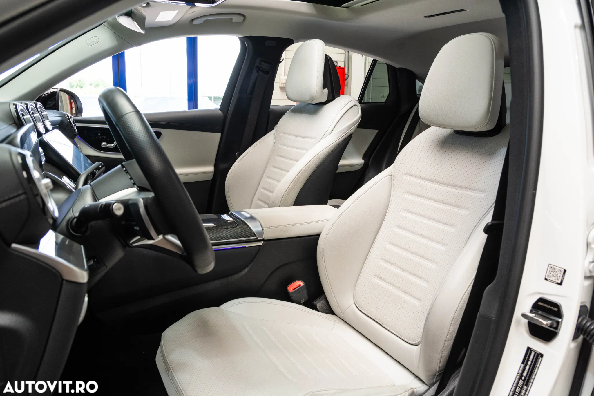 Mercedes-Benz GLC Coupe 300 e 4Matic 9G-TRONIC AMG Line Advanced - 6