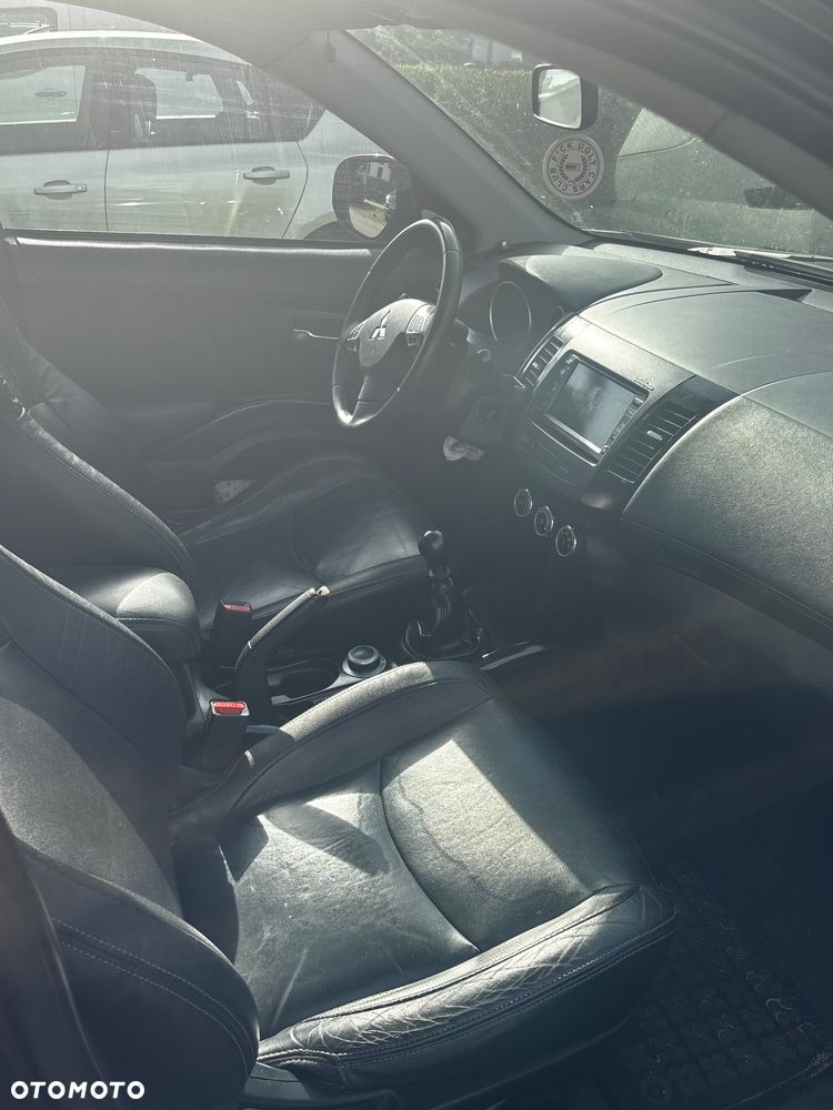 Mitsubishi Outlander 2.0 DID Instyle NAVI - 9