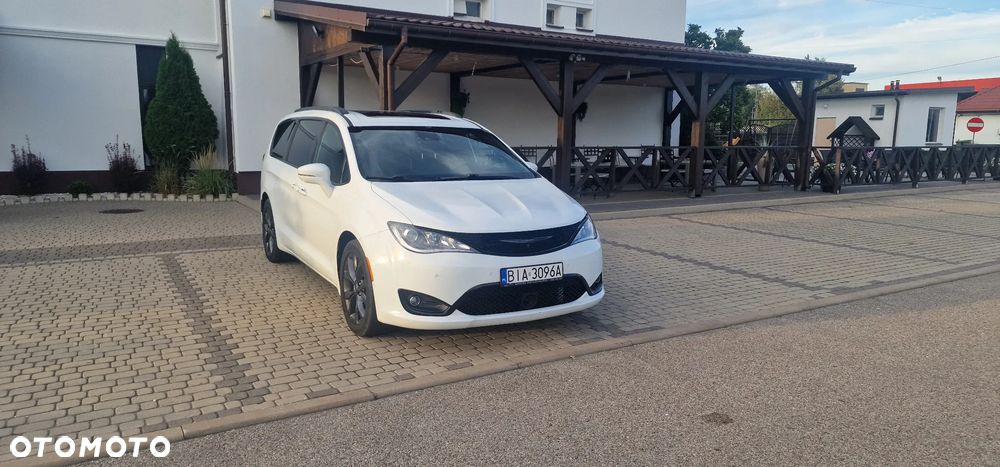 Chrysler Pacifica - 12
