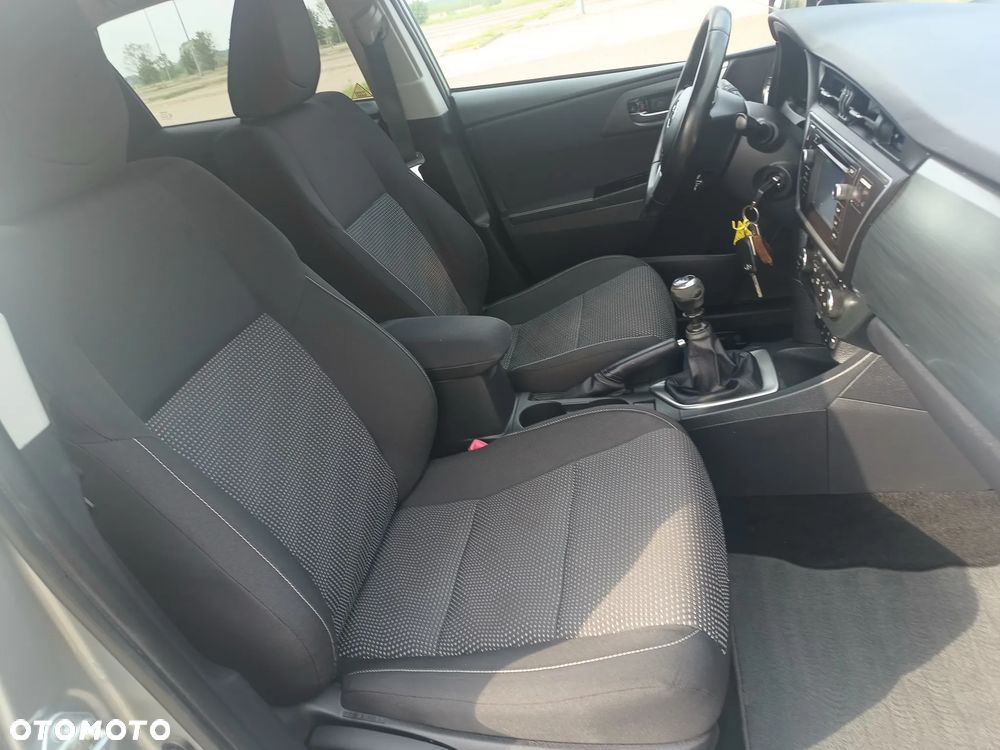 Toyota Auris 1.6 Sol - 9