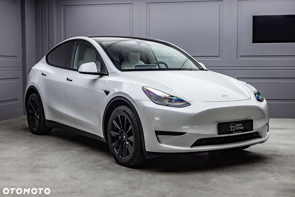 Tesla Model Y - 4