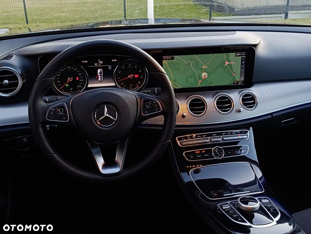 Mercedes-Benz Klasa E 200 9G-TRONIC AMG Line - 26