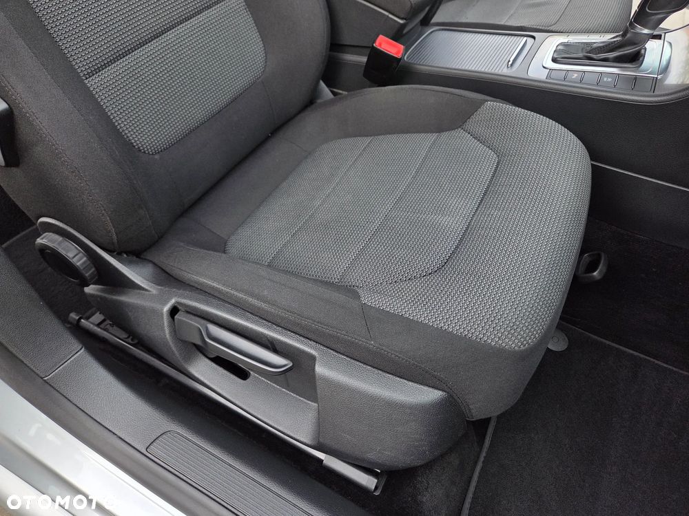 Volkswagen Passat 2.0 Blue TDI DSG SCR Comfortline - 39