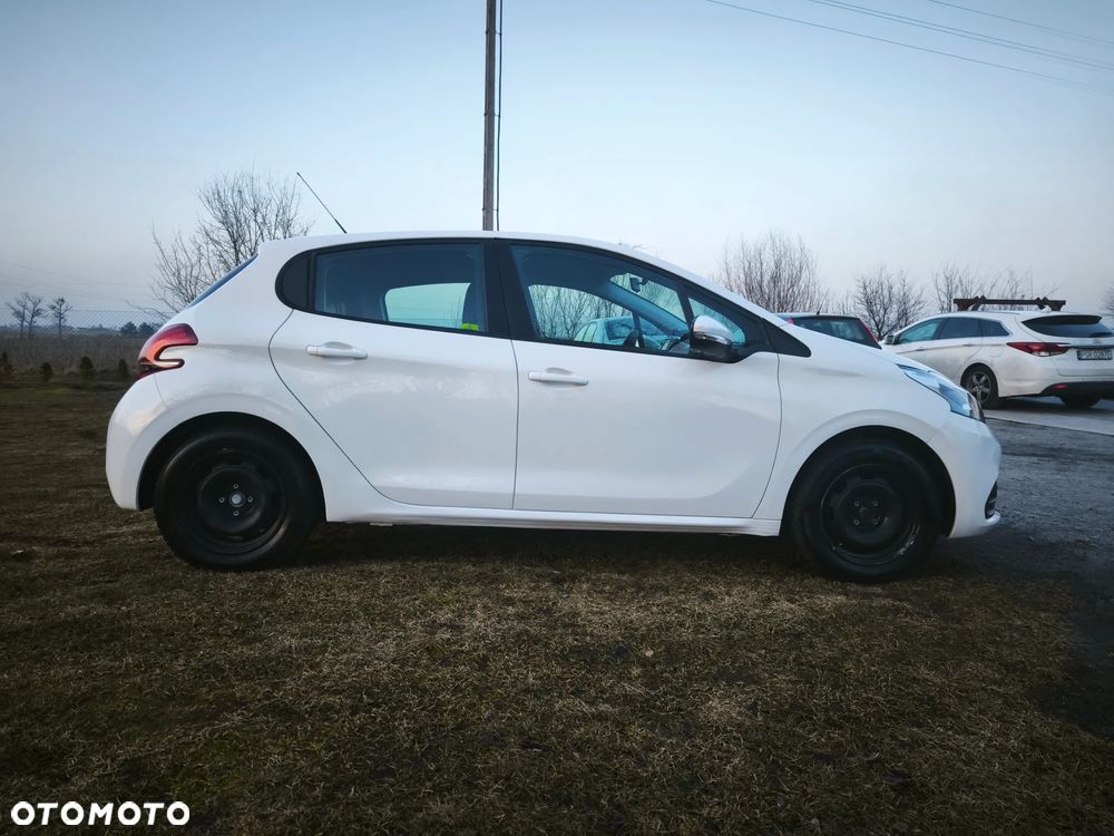Peugeot 208 - 5