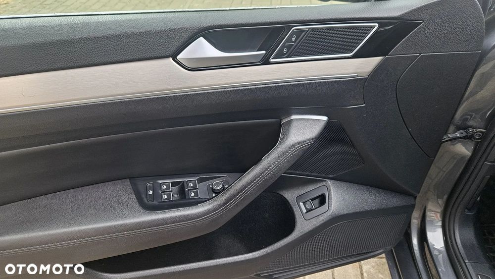 Volkswagen Passat 2.0 TDI Bi-Turbo BMT 4Mot Highline DSG - 19