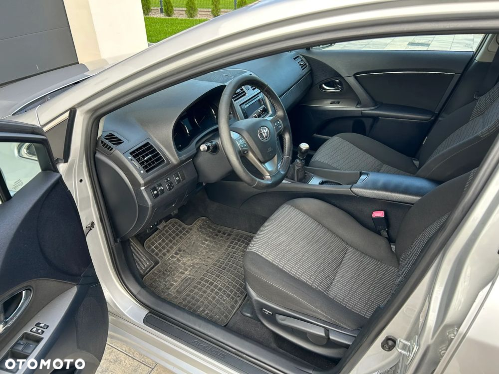 Toyota Avensis 1.8 Sol plus NAVI - 13