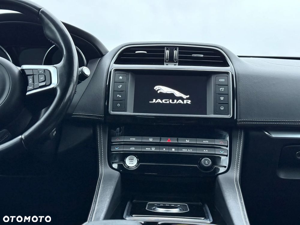 Jaguar F-Pace 20d AWD R-Sport - 27