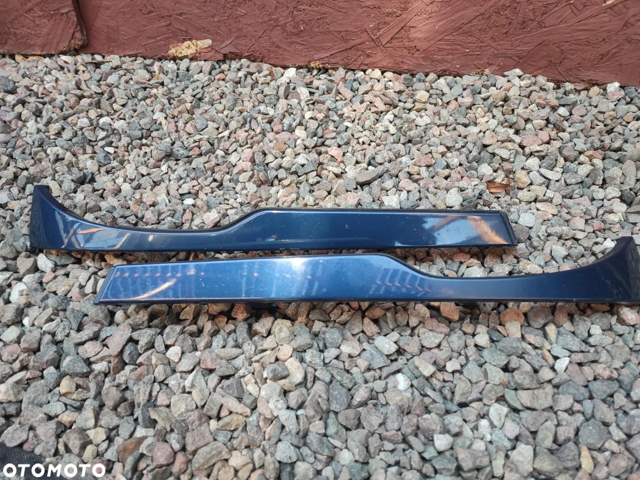 BMW E46 COUPE / CABRIO LIFT ( POLIFT ) ORYGINALNE LISTWY POD LAMPĘ / BLĘDY LAMP LEWA / PRAWA POD ŻARÓWKĘ H7 O NR. 51 13 7 064 326  / 51 13 7 064 325 OEM W KOLORZE A07 MYSTICBLAU METALIC - 1